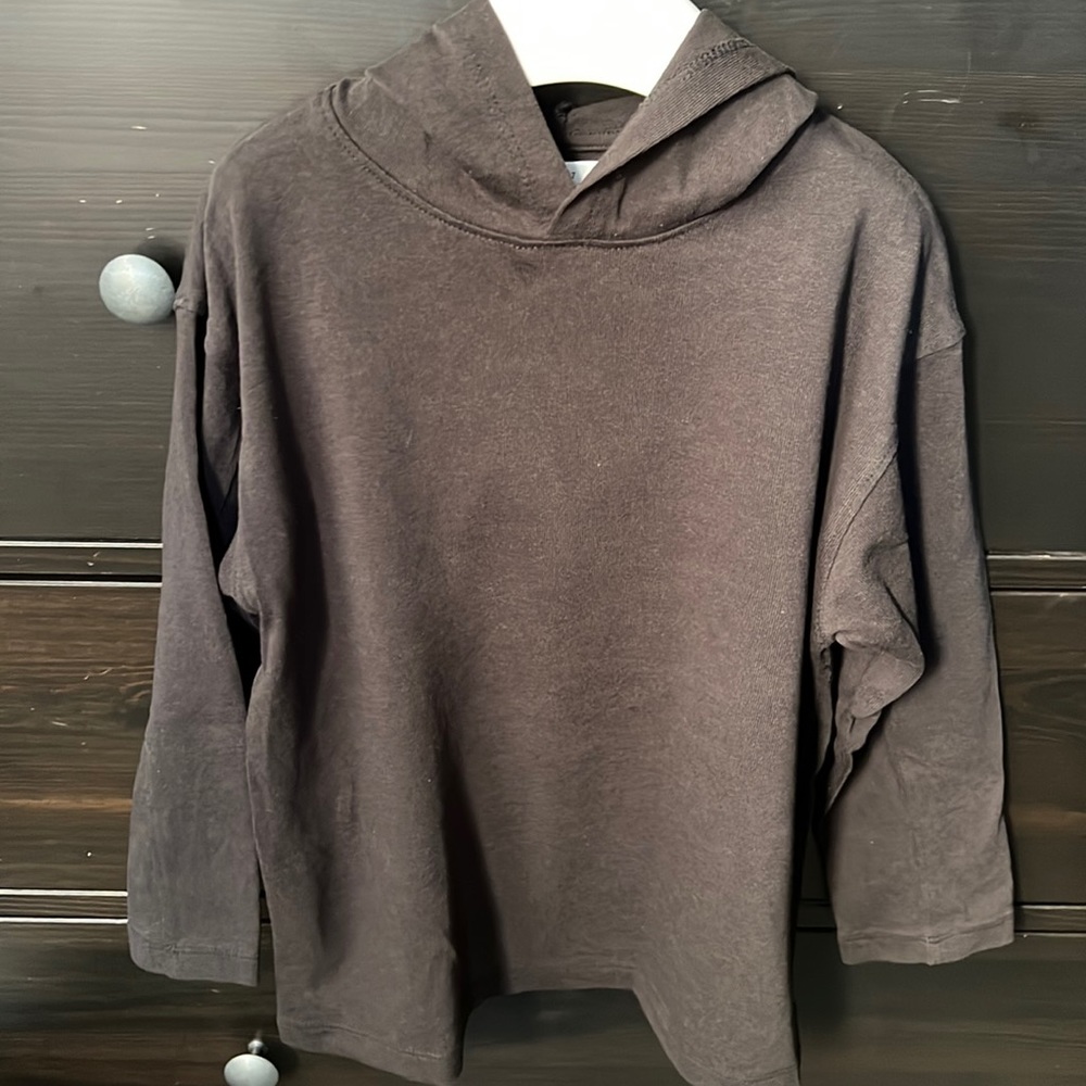 Zara boys light hoodie size 7 (see video)